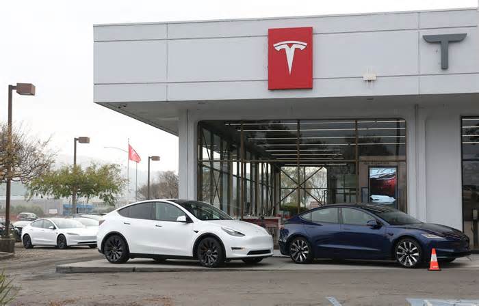 Which models of Tesla are recalled? What to know amid recall of 700,000 vehicles