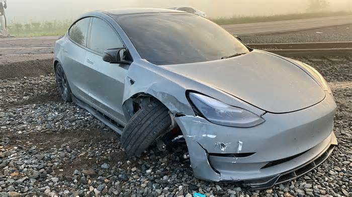 Tesla Model 3 With FSD Fails To Detect Railway Crossing, Narrowly Avoids Train Crash