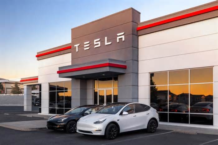 Tesla Sweetens Referral Program, Allowing Customers To Earn Up To $10,000 As Elon Musk's EV Giant Races To 500K Q4 Delivery Target