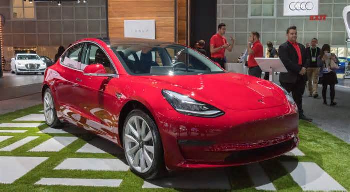 Tesla Discontinues Cheapest Model 3 Variant: Entry Level Trim Now Starts At $42,490