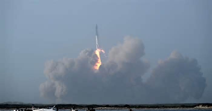 SpaceX launches sixth Starship test flight, with Trump in attendance