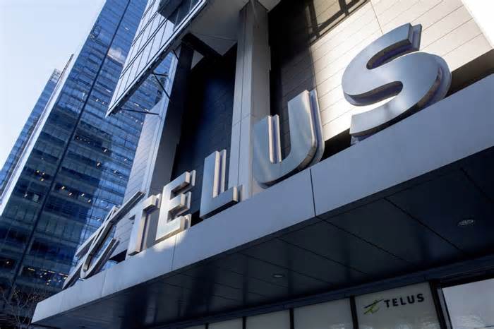 WestJet partners with Telus to give rewards members free satellite internet service