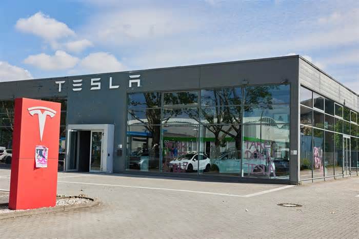 Tesla Stock's $1 Trillion Puzzle