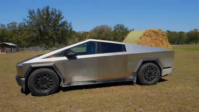 Tesla Cybertruck Owner Says Carrying Hay Killed His Truck’s Air Suspension, Now His Cybertruck is Slowly Sinking into the Ground