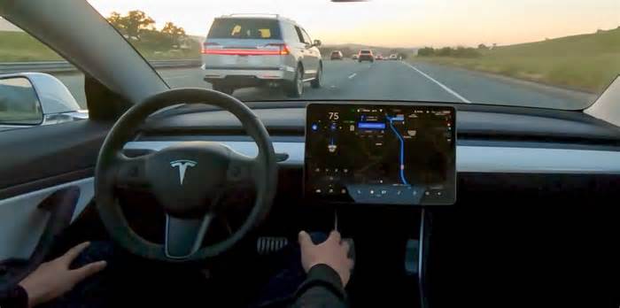 Tesla to Unveil Robotaxi Oct. 10; Roadster, Cheap Model Come Next Year