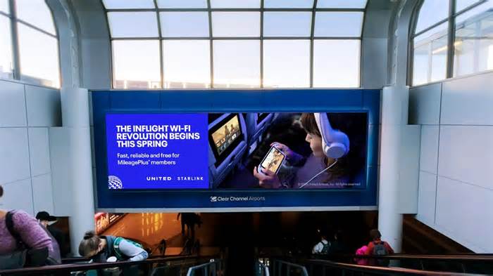 United Airlines accelerating plans to add Starlink-powered Wi-Fi on its planes in spring 2025