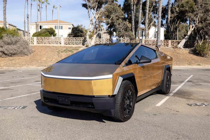 Gold-Plated Tesla Cybertruck Sells for Way Under MRSP, the Owner Invested So Much in It!