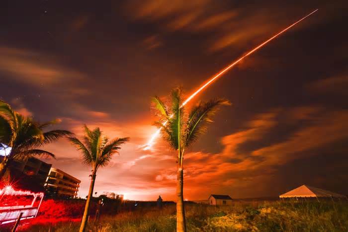 Delivery! SpaceX launches Starlink mission from Cape Canaveral ahead of Christmas Eve