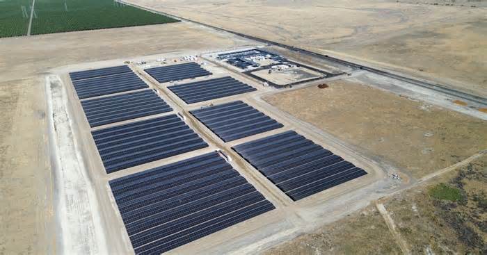 Tesla Opens Massive Off-Grid Supercharger Oasis in California