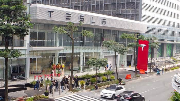 Tesla PH: Don't Call Our BGC Showroom A Dealership