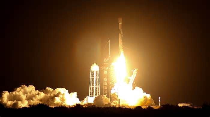 SpaceX successfully launches 2 lunar landers called Blue Ghost and HAKUTO-R