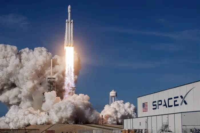 SpaceX Reportedly Considers Tender Offer Valuing It At $350B, Surging From $210B In Previous Stake Sale