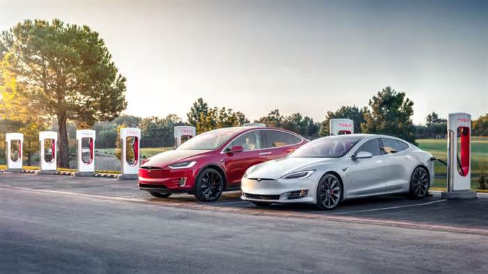 Tesla Stops Accepting Orders for Model S and X in Europe