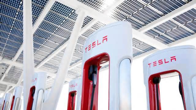 Tesla unleashes new Supercharger feature at select charging stations: 'This is not a bug, but it's also not rolled out to all hardware-capable stations'