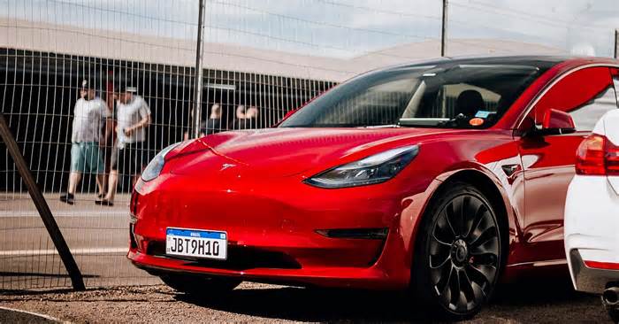 Tesla Versus Indian Peers: Here's How Model Y Compares With Mahindra XEV 9e, Tata Harrier.ev