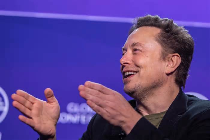 Elon Musk Promotes Special Deal for Tesla Shareholders on Voting Day