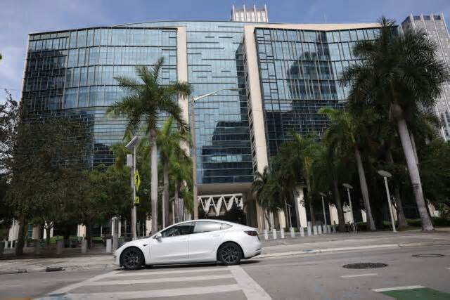 Experts lay into Tesla safety in federal autopilot trial