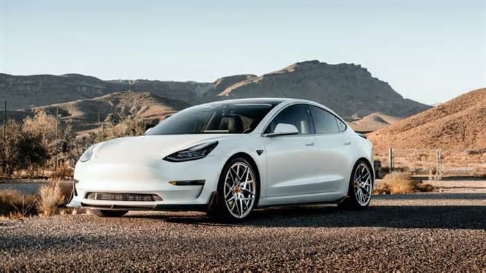 Tesla Q2 Delivery Estimate Trimmed; TD Cowen Reaffirms Buy Rating