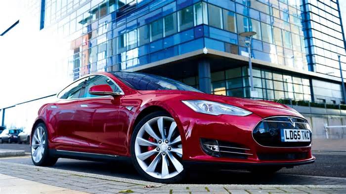 More backup camera woes for Tesla as it recalls 239,000 defective electric cars