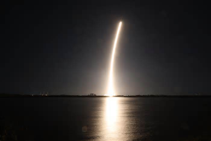 Liftoff! SpaceX’s Falcon 9 Sends Blue Ghost Lunar Lander on Historic Journey