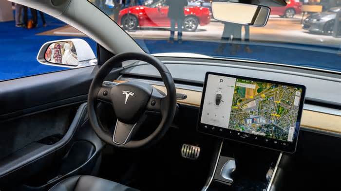 NHTSA investigating 2.4M Tesla vehicles over full self-driving collisions