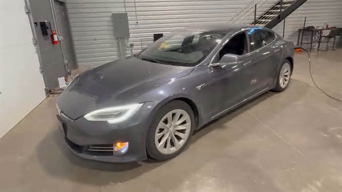 Here’s How Much Range This Tesla Model S Has After 250,000 Miles