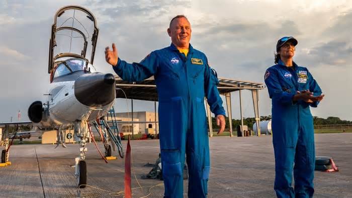 Boeing Starliner astronauts arrive at launch site for 1st flight test on June 1 (photos)