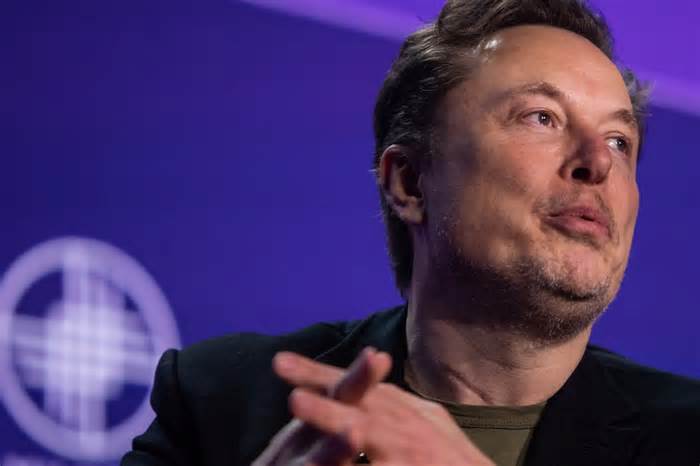 Elon Musk accused of stealing designs for Tesla from I, Robot director