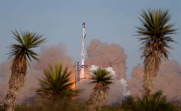 SpaceX Repeats Thrilling Rocket Booster Catch—but Loses the Rocket