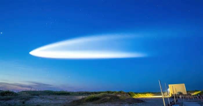 SpaceX rocket lights up early morning sky above Hampton Roads