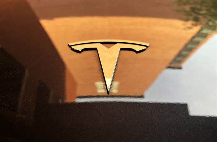 Tesla’s Alleged Autopilot Failure Faces Punitive Damages in Crash