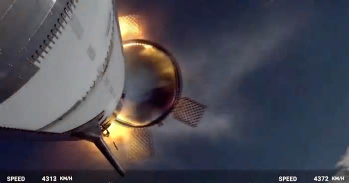 Watch SpaceX’s Starship spacecraft crash to Earth