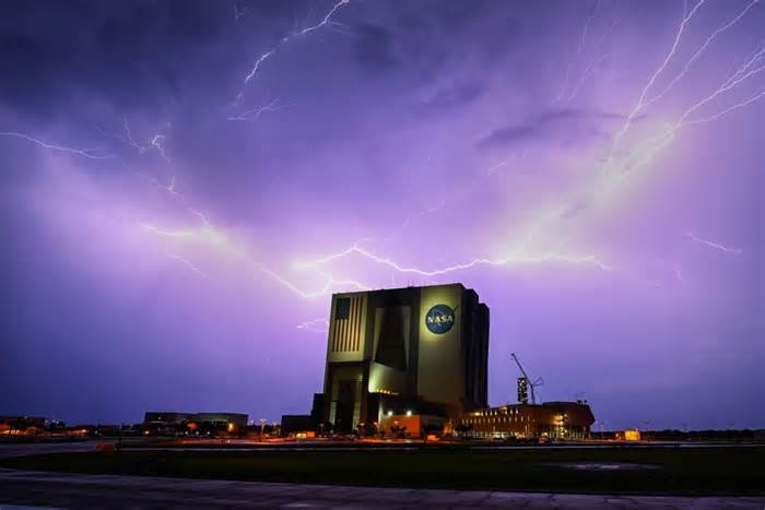 SpaceX lifts 28 Starlink satellites in landmark reusable booster mission