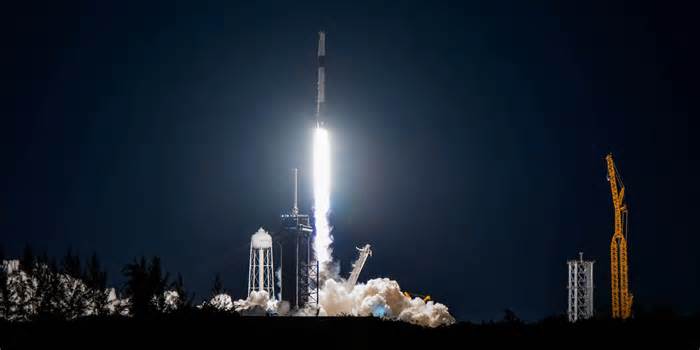 Turbulent Skies: SpaceX Resupply Mission to ISS Delayed by Inclement Weather