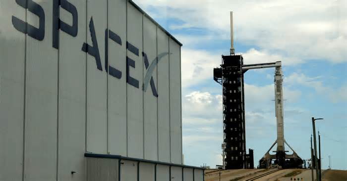 FAA chief says SpaceX needs to operate at 'highest level of safety'