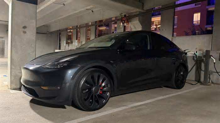 I Purchased A Used 2025 Model Y Performance Directly From Tesla And Received A Filthy, Smelly Vehicle With Misaligned Parts And Zero Quality Control