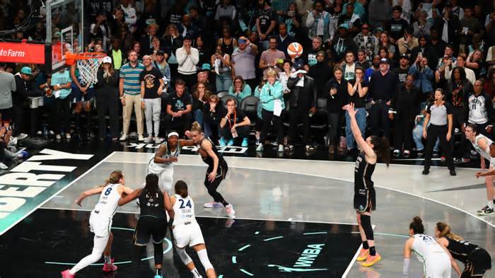 WNBA Finals: LeBron James, others disagree with crucial call that helped send Liberty-Lynx Game 5 to overtime