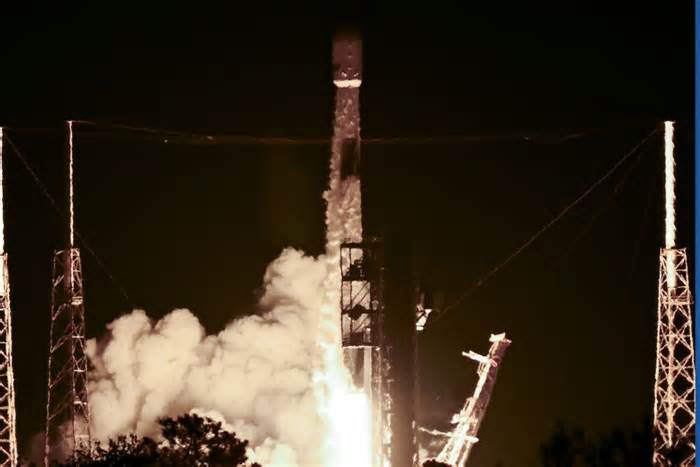 SpaceX launch adds dozens of satellites to Amazon's broadband network