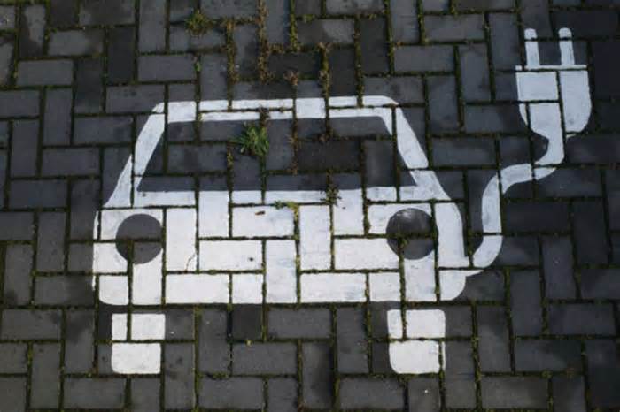 Tesla extends losses as investors debate the growth story