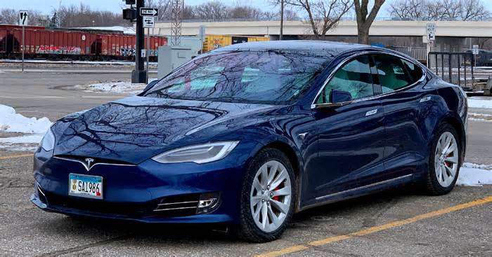 Tesla Faces Miami Trial Over Fatal Autopilot Crash