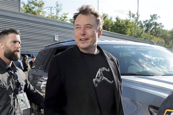 EU May Consider Revenue From Other Elon Musk Businesses if It Fines X, Report Says