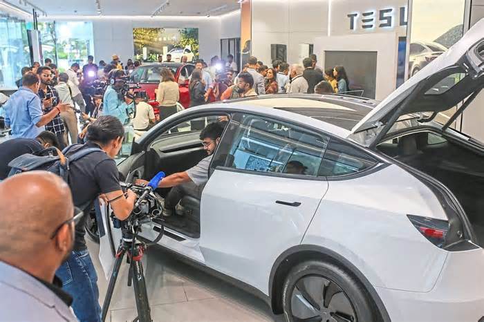 Tesla likely to face ‘a few rough quarters’
