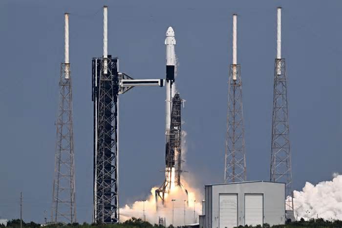 SpaceX Crew 9 lifts in Florida, headed to International Space Station