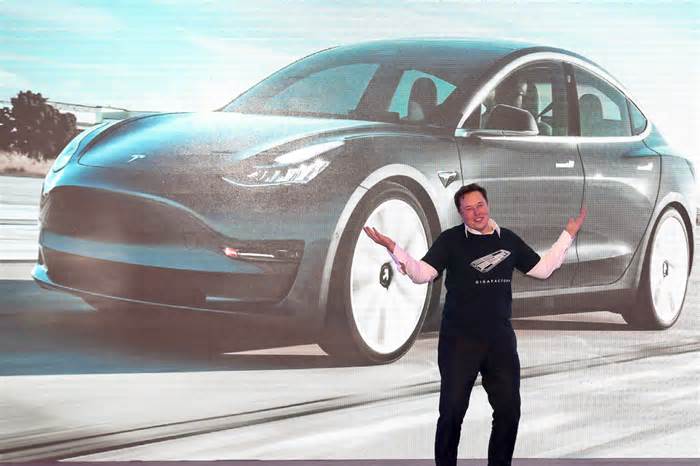 Motorcyclist sues after out-of-control ‘self-driving’ Tesla mows him down on Texas highway