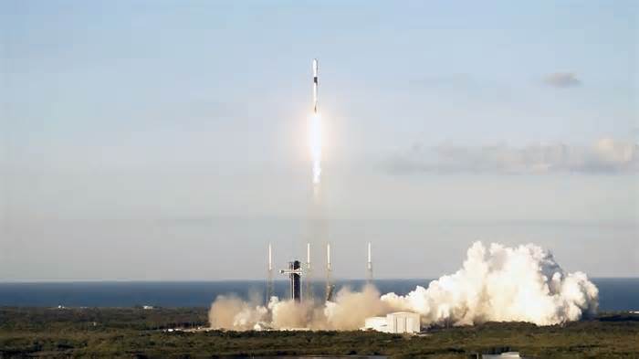 SpaceX launches 23 Starlink satellites from Florida (video, photos)