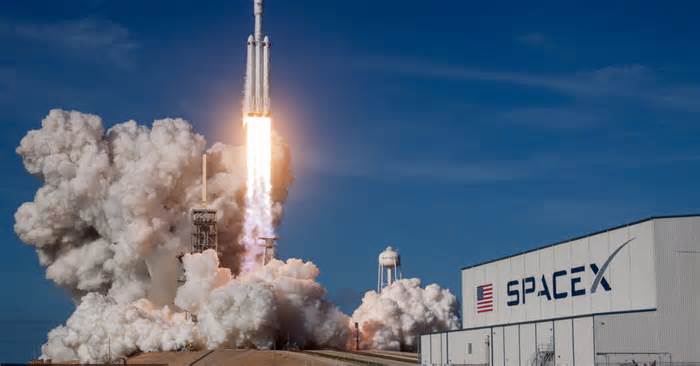 SpaceX sues California for political bias