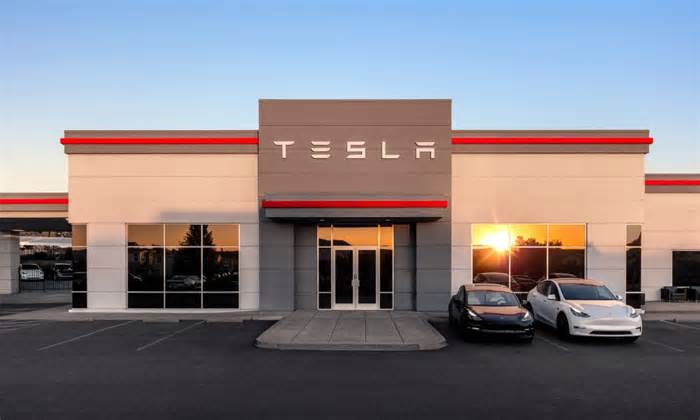 Tesla’s Q2 Earnings: Low Profit Margin, Sales Decline, Stock Falls by 8%