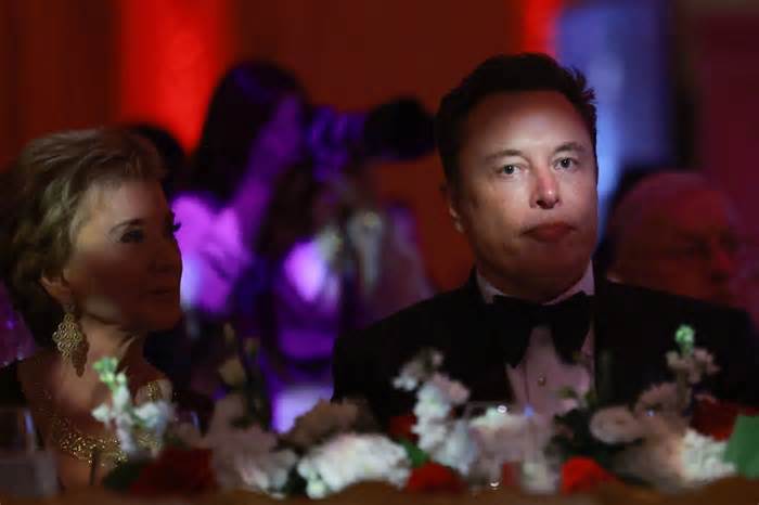 Elon Musk Is Blocking Links to a Journalist’s Investigation Into His Doppelganger