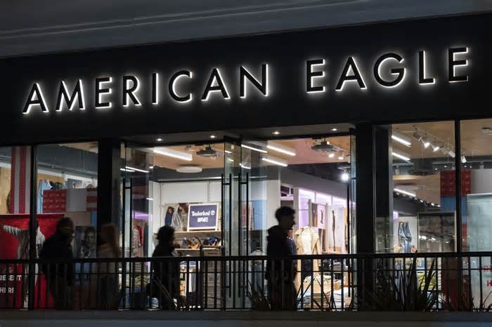 "Our seats robot also has great jeans": Tesla and Elon Musk poke fun at American Eagle's Sydney Sweeney controversy