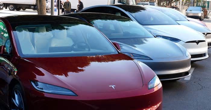 Tesla recalls about 239,000 vehicles over rear-view camera issue